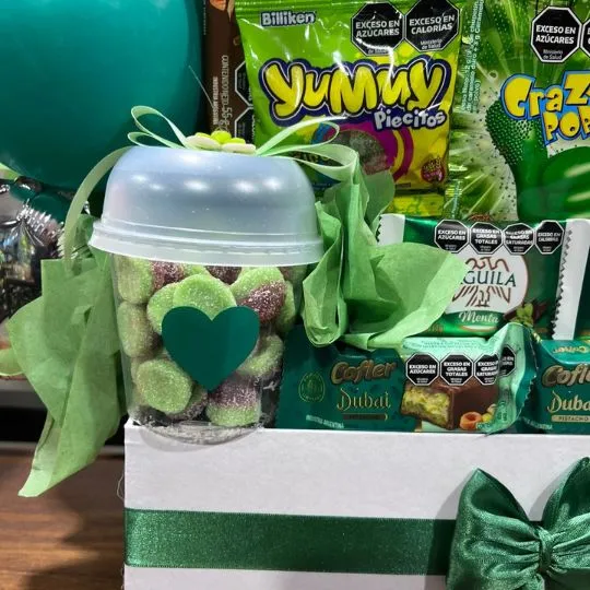 box con chocolates y globos green